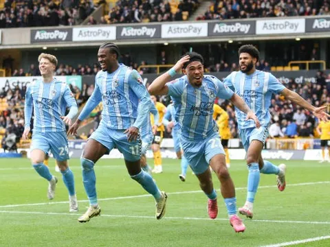 Chạm trán M.U, HLV Coventry phá vỡ im lặng