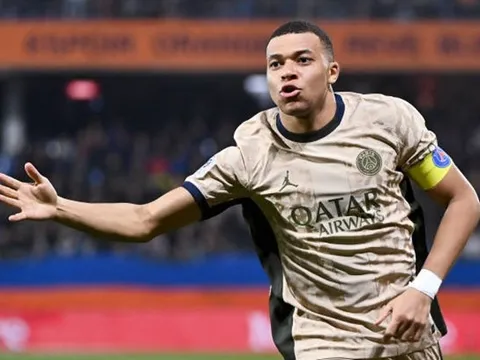 Kylian Mbappe lập hattrick, PSG "đánh tennis" trước Montpellier
