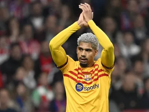 Bayern Munich ra giá cho Ronald Araujo