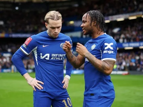 Stamford Bridge không còn chỗ cho Raheem Sterling