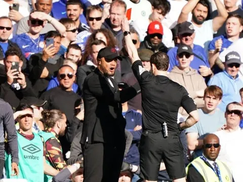 Huyền thoại Man City chỉ trích trình độ trọng tài Ngoại hạng Anh