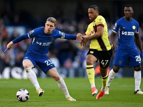 Dùng cầu thủ sai vị trí, Pochettino bị chỉ trích thậm tệ