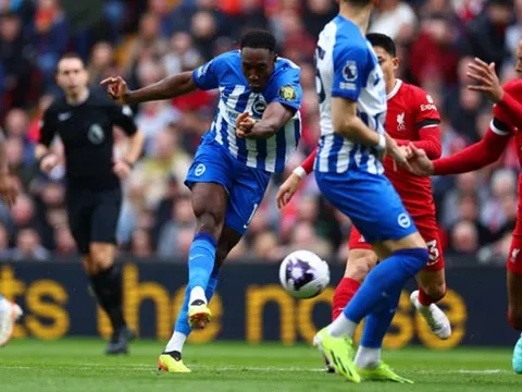 "Caoimhin Kelleher đã bị sốc sau cú sút đẳng cấp của Danny Welbeck"