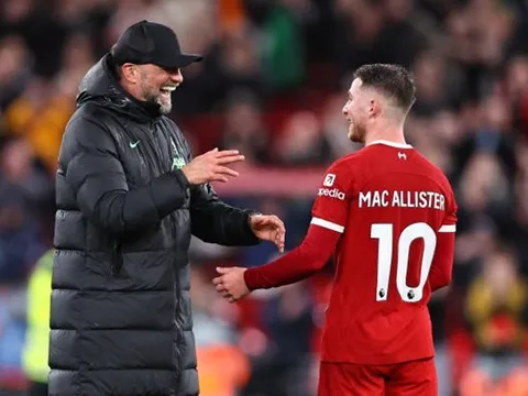 Jurgen Klopp ngả mũ với người hùng của Liverpool