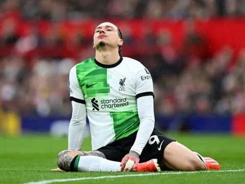 Liverpool cần nhanh chóng xốc lại tinh thần trước khi quá muộn