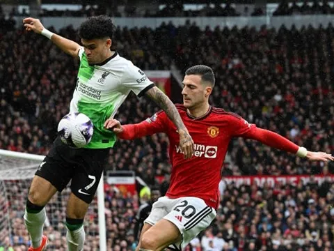 Gary Neville: Liverpool có thể ghi hai, ba bàn trước giờ nghỉ