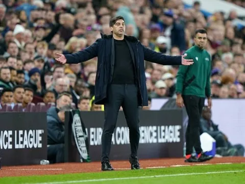Thua Aston Villa, Paulo Fonseca bức xúc với trọng tài