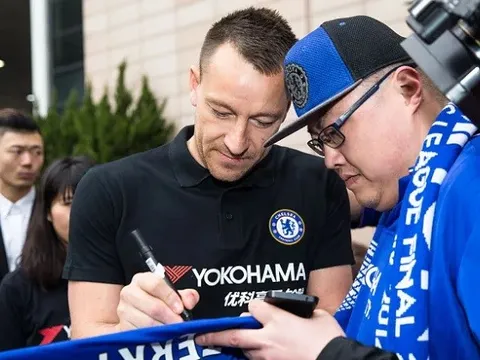 John Terry tính phí 100 bảng 1 chữ ký cho người hâm mộ