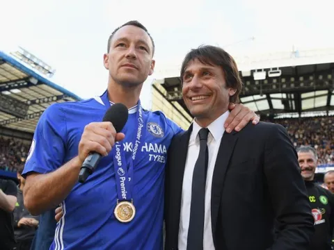 John Terry có cùng bình luận với Cecs Fabregas khi Tottenham bổ nhiệm Conte