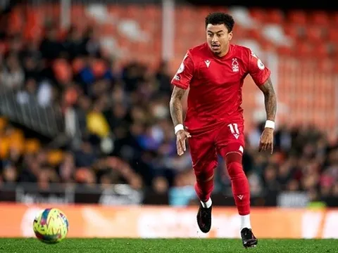 Lingard nhảy múa sau cú đá phạt thành bàn