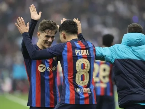 Giải 3 'bài toán' hóc búa, Xavi có thể nghĩ đến chiến thắng tại Old Trafford