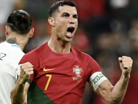 Giám đốc Leipzig chỉ trích đội bóng chi 200 triệu euro cho Ronaldo