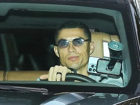 Giờ phán quyết điểm, Ronaldo đã xuất hiện tại Carrington