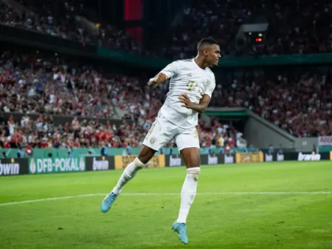 Giỏi hơn Pogba, Ryan Gravenberch sẽ hồi sinh nhờ Ten Hag