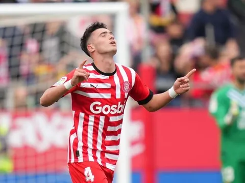 Hậu vệ phải của Girona có giá rẻ đến bất ngờ