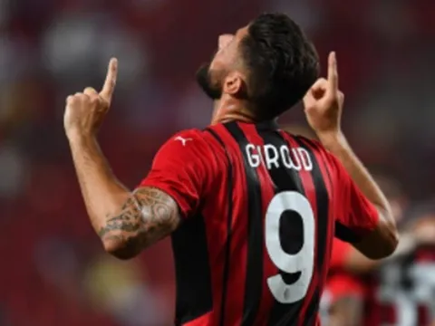 Giroud ca ngợi Ibrahimovic, nói về thần tượng Shevchenko