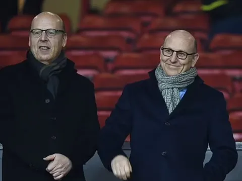 Dwight Yorke không đồng ý với Gary Neville về vụ tiếp quản M.U