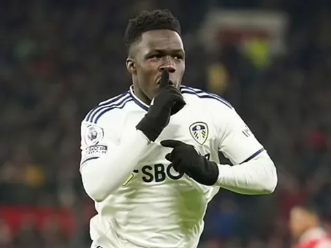 Leeds từ chối bán thần đồng vạn người mê