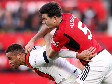 M.U hạ Luton: Ngả mũ với Harry Maguire
