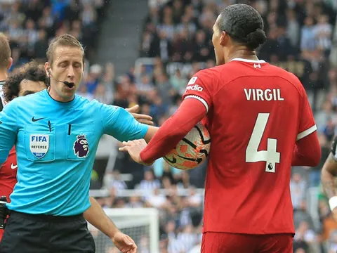 CHÍNH THỨC! FA trừng phạt Van Dijk