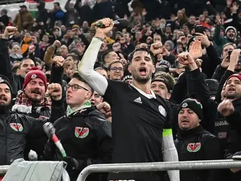 Szoboszlai uống rượu mạnh, ăn mừng suất dự EURO với CĐV