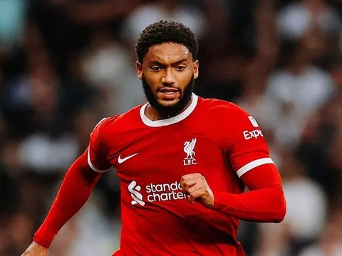 Joe Gomez tiếp tục đảm nhận vai trò lạ cho Liverpool