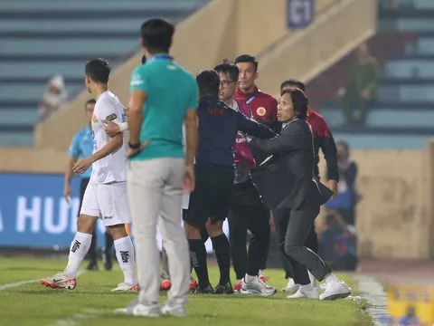 Hậu vệ Nam Định nói gì sau va chạm với HLV Gong Oh-kyun?