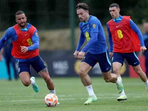 Grealish 'bón hành' cho 2 đồng đội Man City