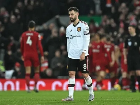 Gary Neville chỉ trích đề nghị đáng xấu hổ của Bruno Fernandes