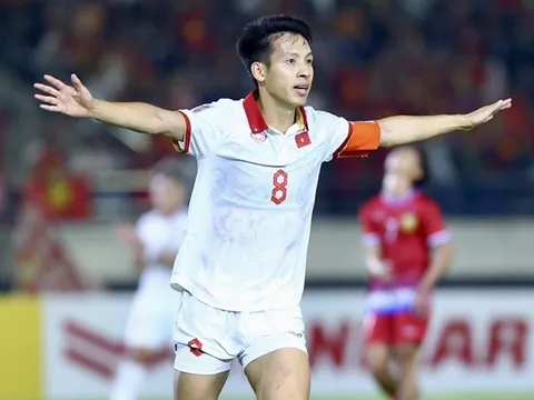 Hoàng Đức, Hùng Dũng được vinh danh sau trận thắng Lào