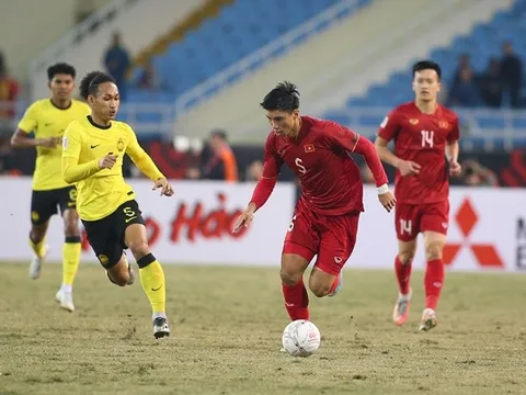 Chuyên gia khuyên thầy Park cần điều chỉnh ngay Văn Hậu