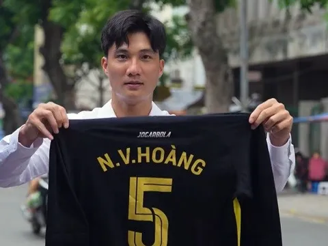 Văn Hoàng cập bến Hà Nội: Sự mạo hiểm có lý