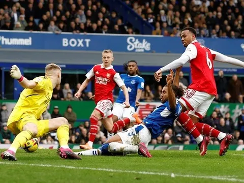 Hạ Arsenal và ánh sáng cuối đường hầm