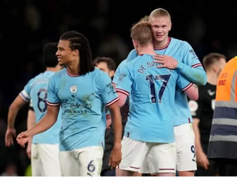 Hạ gục Chelsea, Man City thu hẹp khoảng cách với Arsenal