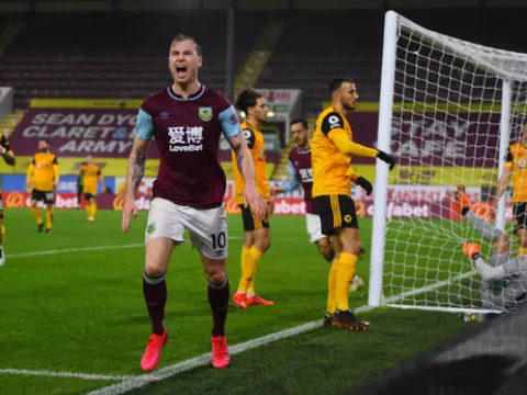 Hạ gục Wolves trên sân nhà, Burnley đào tẩu khỏi nhóm cầm đèn đỏ