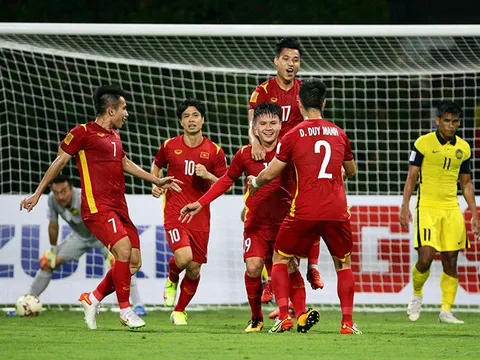 Hạ Malaysia, ĐT Việt Nam nhận quà từ BXH FIFA