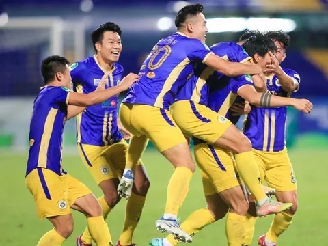 Hà Nội vô địch Cúp Quốc gia bằng 2 siêu phẩm; Văn Toàn có thể xuất ngoại?