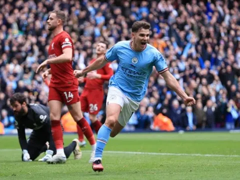 Haaland sẽ phải dè chừng cái tên Julian Alvarez