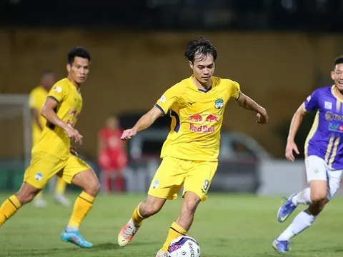 "Chuyên gia săn Tây" bị đứt dây chằng; Văn Toàn ra mắt đội bóng Hàn Quốc