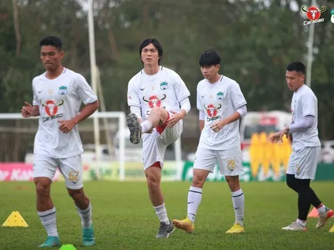 Số phận của HAGL được định đoạt; HLV Slovacko khó chịu với Filip Nguyễn