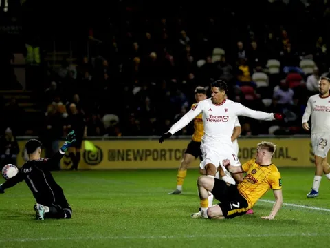 Hai cái "lần đầu" xuất hiện trong trận M.U 4-2 Newport County
