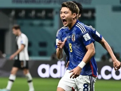 Hai người hùng của Nhật Bản đều đang đá ở Đức