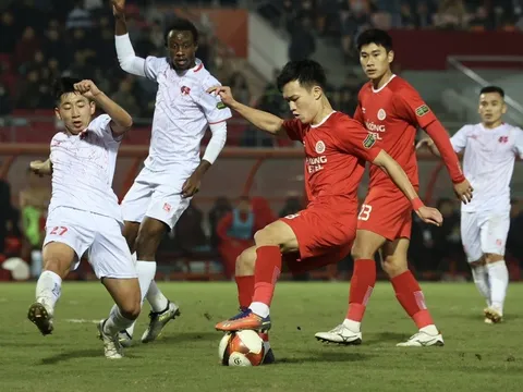 Bùi Tiến Dũng phản lưới, Thể Công Viettel nguy cơ rớt đáy bảng