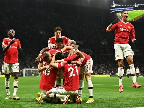 Tam tấu mới đáng sợ, M.U thắng tưng bừng Tottenham