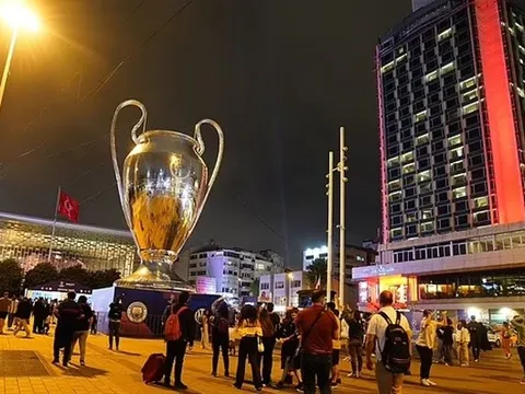 Hàng ngàn CĐV Man City đổ về Istanbul trước chung kết Champions League