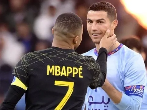 Hành động của Mbappe khi Ronaldo bị sưng mặt