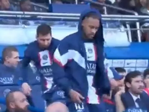 Hành động của Messi khiến liên tưởng đến Ronaldo