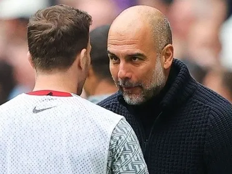 Hành động khó hiểu của Pep Guardiola trong trận thắng Liverpool