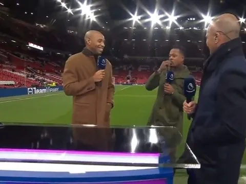 Hành động kỳ lạ của Evra trước mặt Henry tại Old Trafford