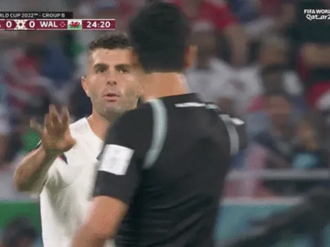 Hành động ngược đời của Pulisic với trọng tài Qatar